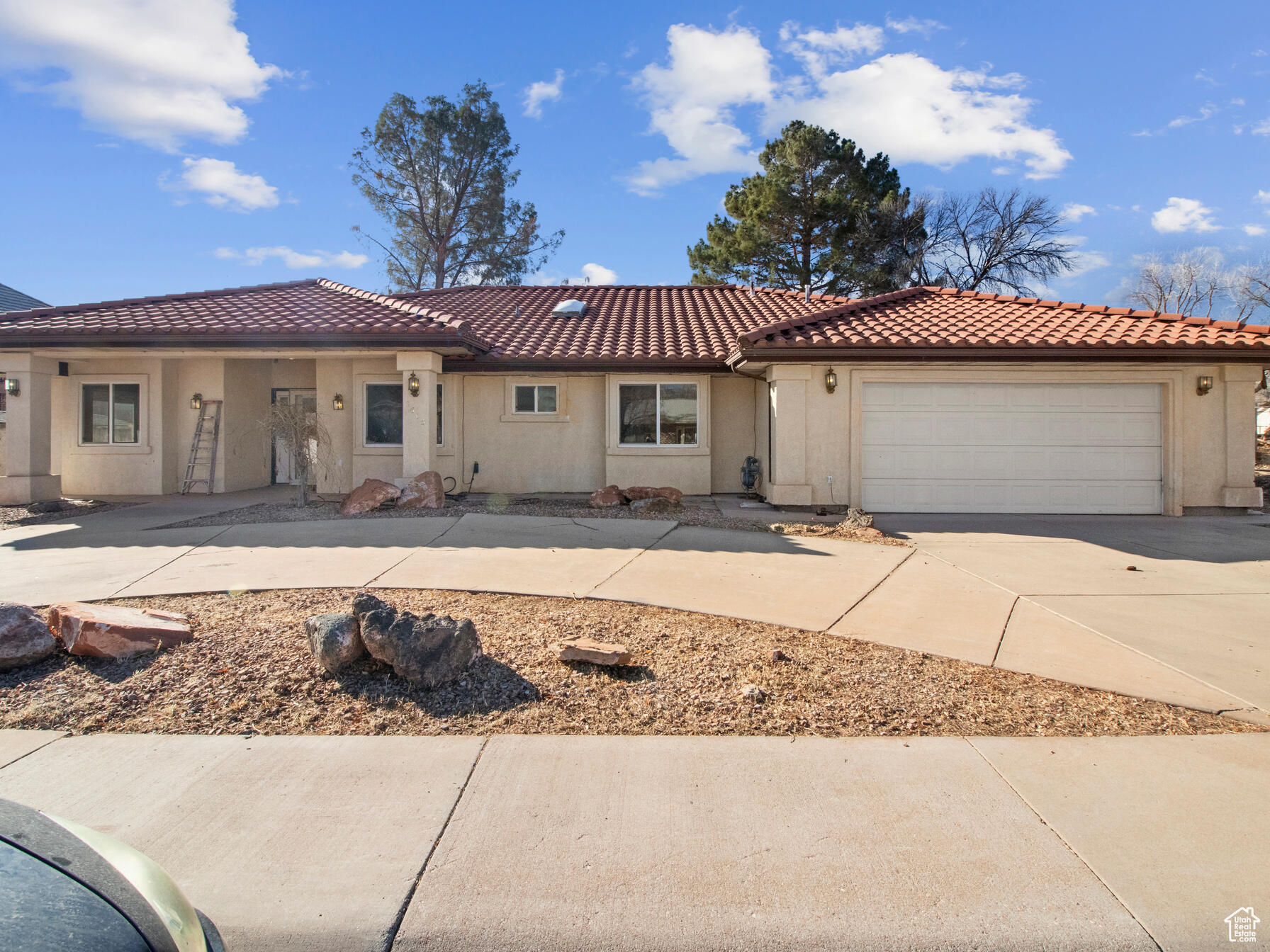 Awesome Santa Clara home with Pool! Wonderful area and neighborhood. Single level living with over 2500 Sq Ft above grade, large 0.27 acre lot, and tons of possibilities. Kitchen with S/S appliances, granite countertops, walk-in pantry and large windows. Open-feeling kitchen, dining, living area with vaulted ceilings, laminate and tile flooring, and large windows. Covered patio on back of home is perfect for relaxing, BBQ's, and enjoying the views of the pool and backyard. No immediate neighbors on one west side of home. Freshly finished fence in back yard, landscaping has been freshened up, and all the finishing touches have been made on the interior. Come check this one out, great home for a great price.