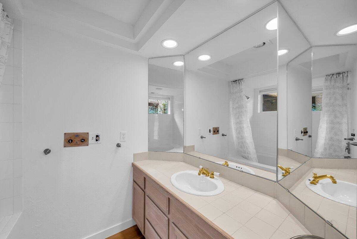 TAMARACK - ST GEORGE GOLF CLUB CONDOS - Residential