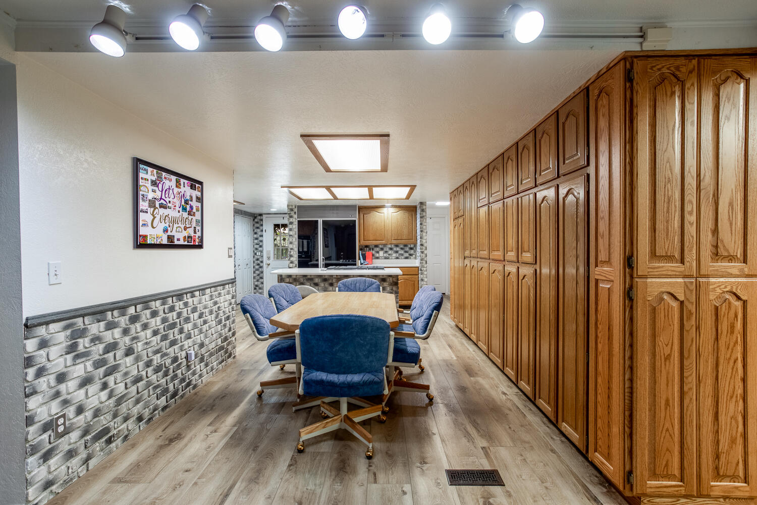 DIXIE MOBILE ESTATES - Residential