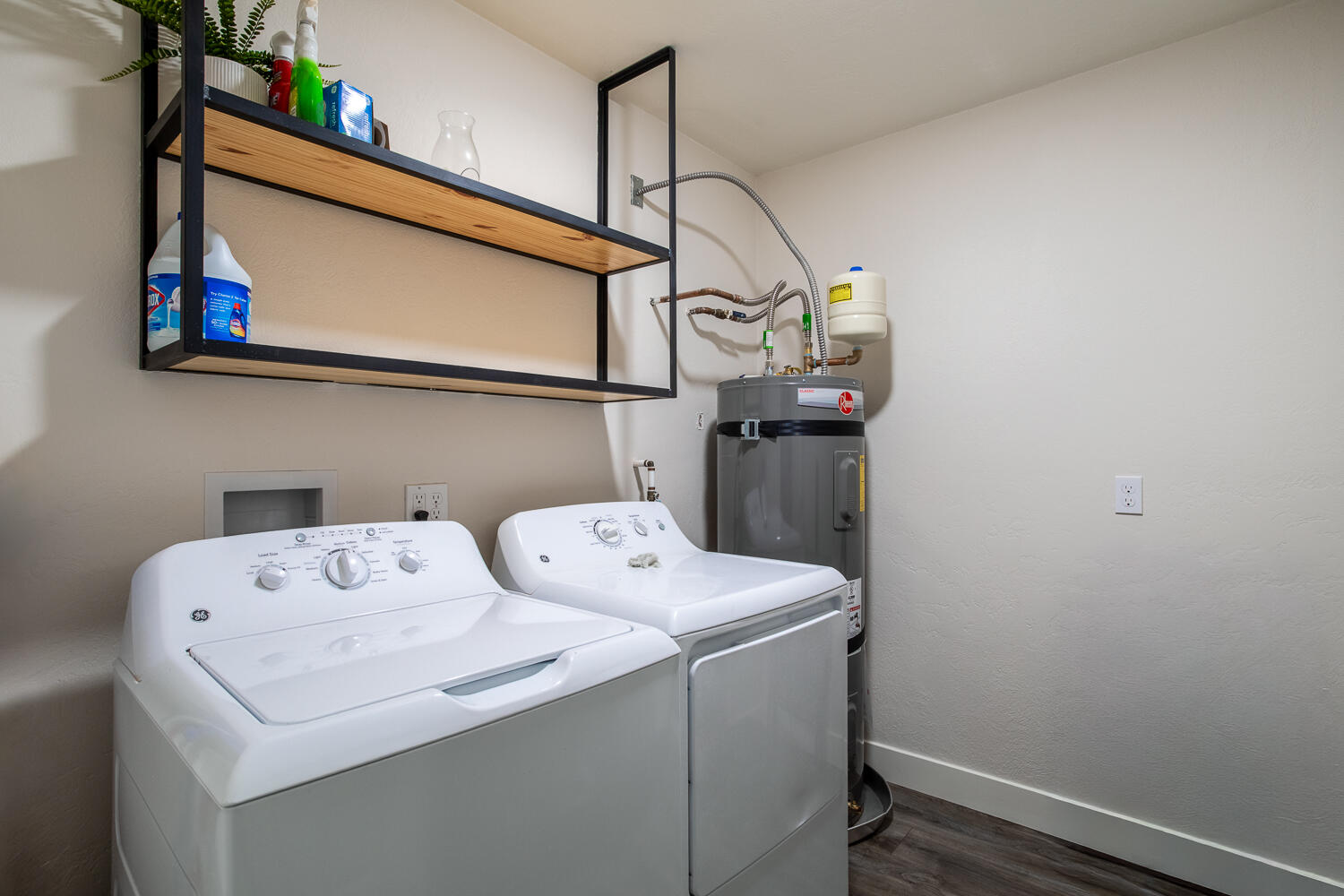 DIXIE MOBILE ESTATES - Residential