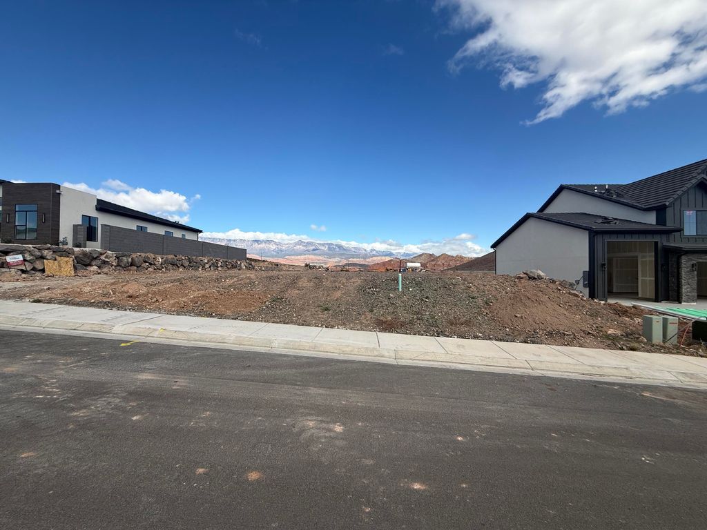Photo of 1840 W 350 N, Hurricane, UT 84737 (MLS # 26-269911)