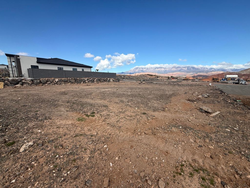 Photo of 1840 W 350 N, Hurricane, UT 84737 (MLS # 26-269911)