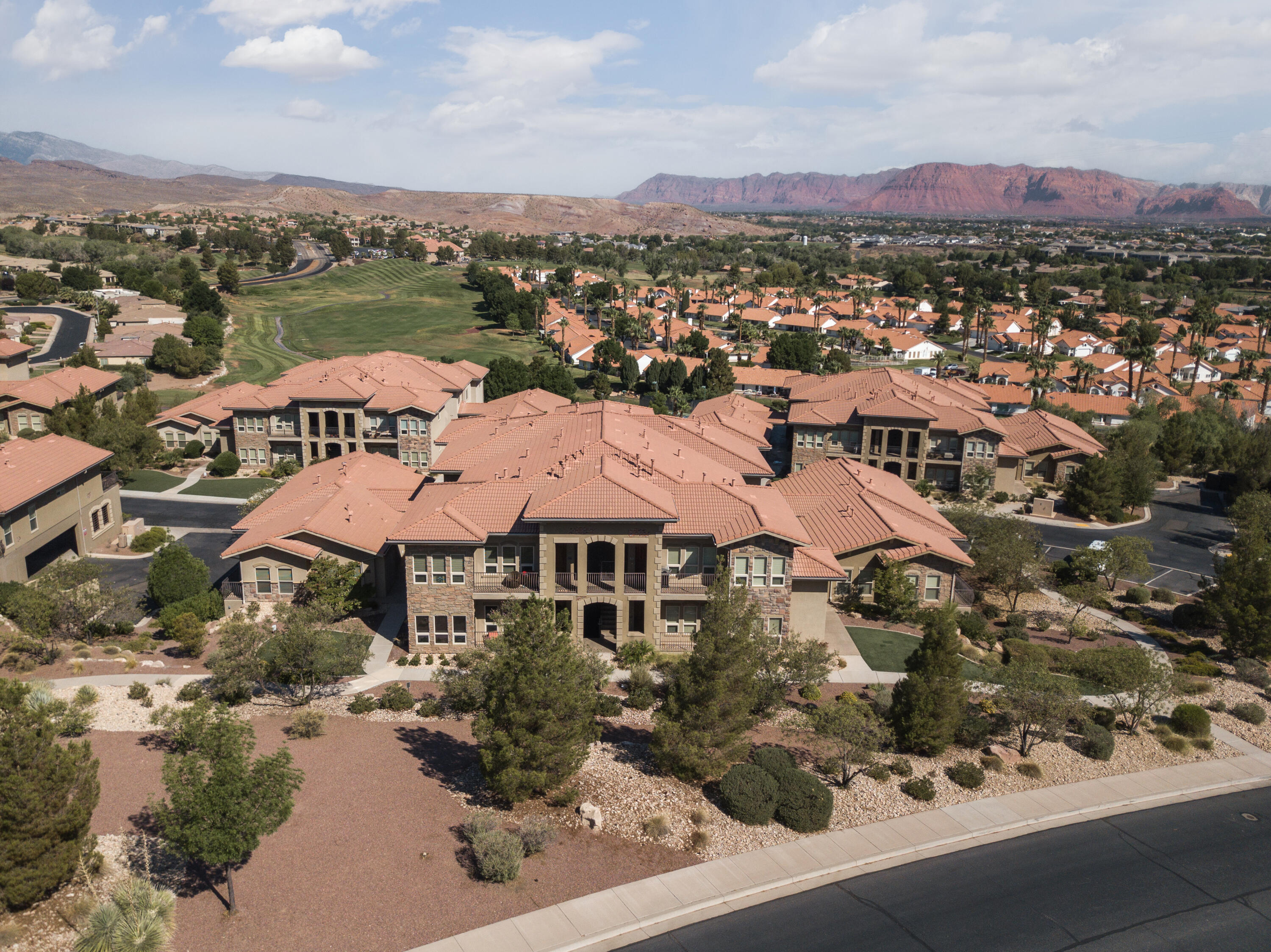 BELLA TERRAZZA AT SUNBROOK - Residential