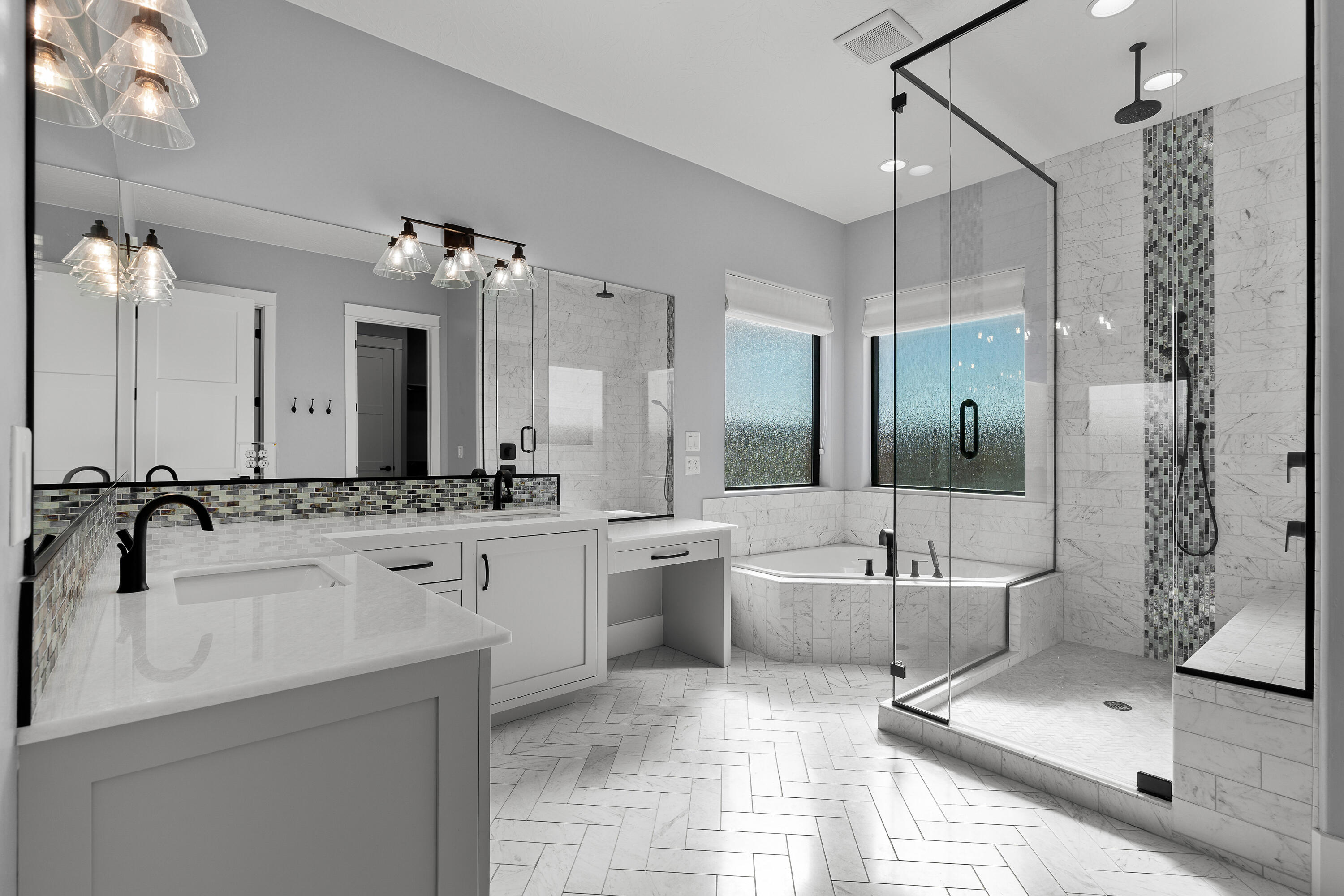 WASHINGTON VISTA - Residential