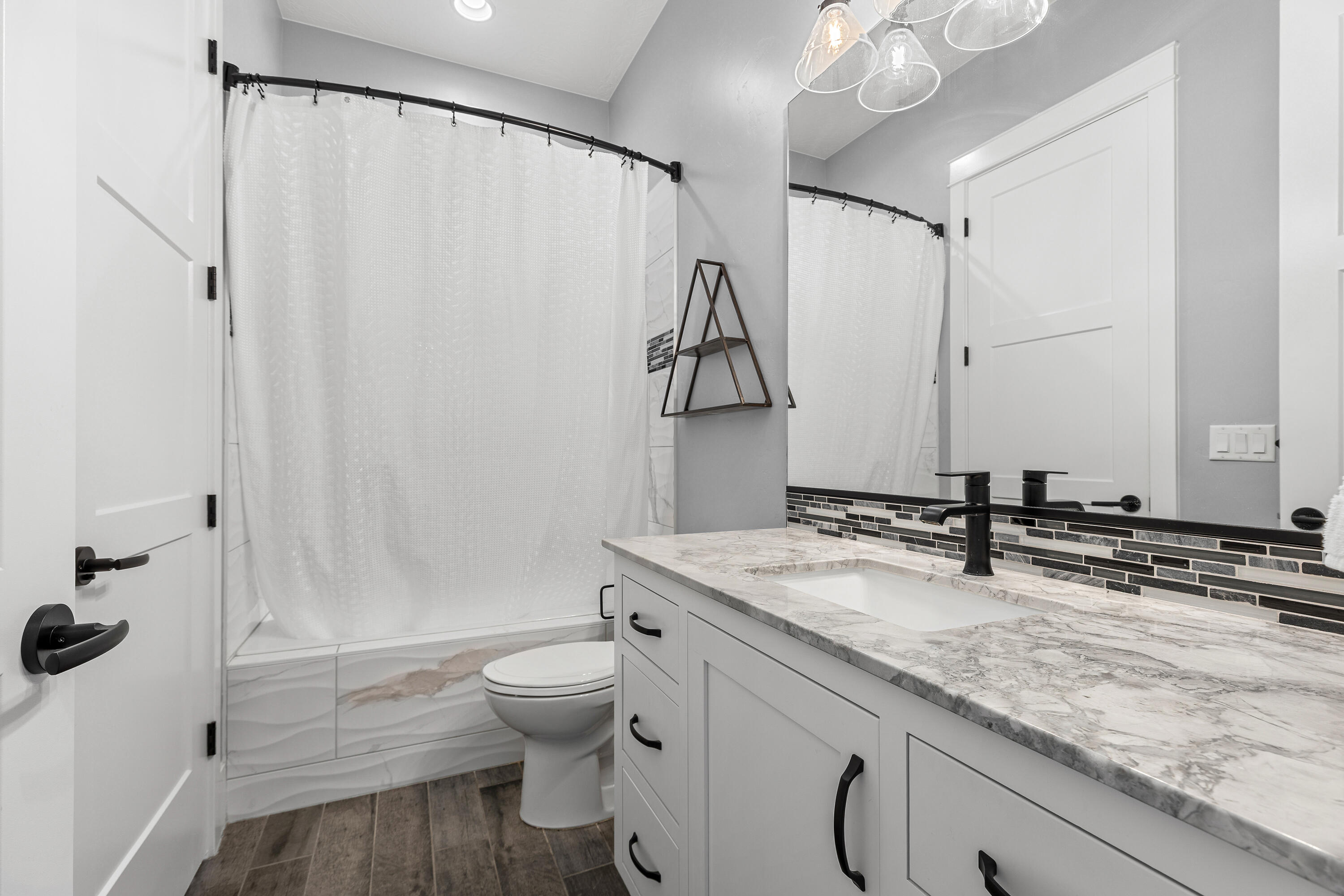 WASHINGTON VISTA - Residential