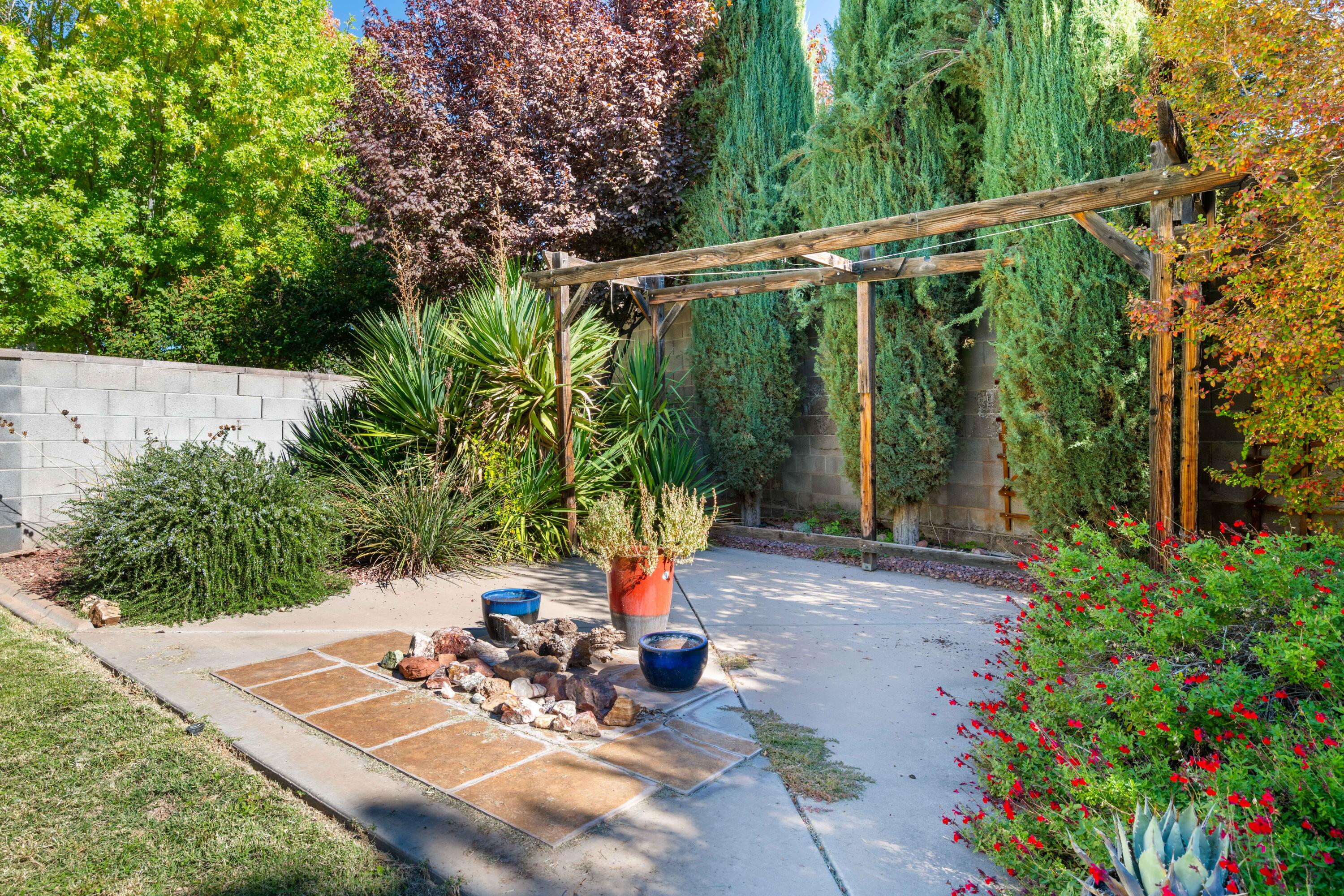 SHADOW CREEK - Residential