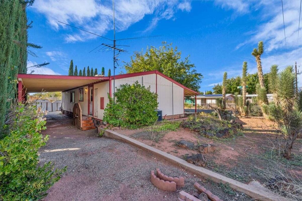 Photo of 415 S 75 E, Ivins, UT 84738 (MLS # 25-266276)