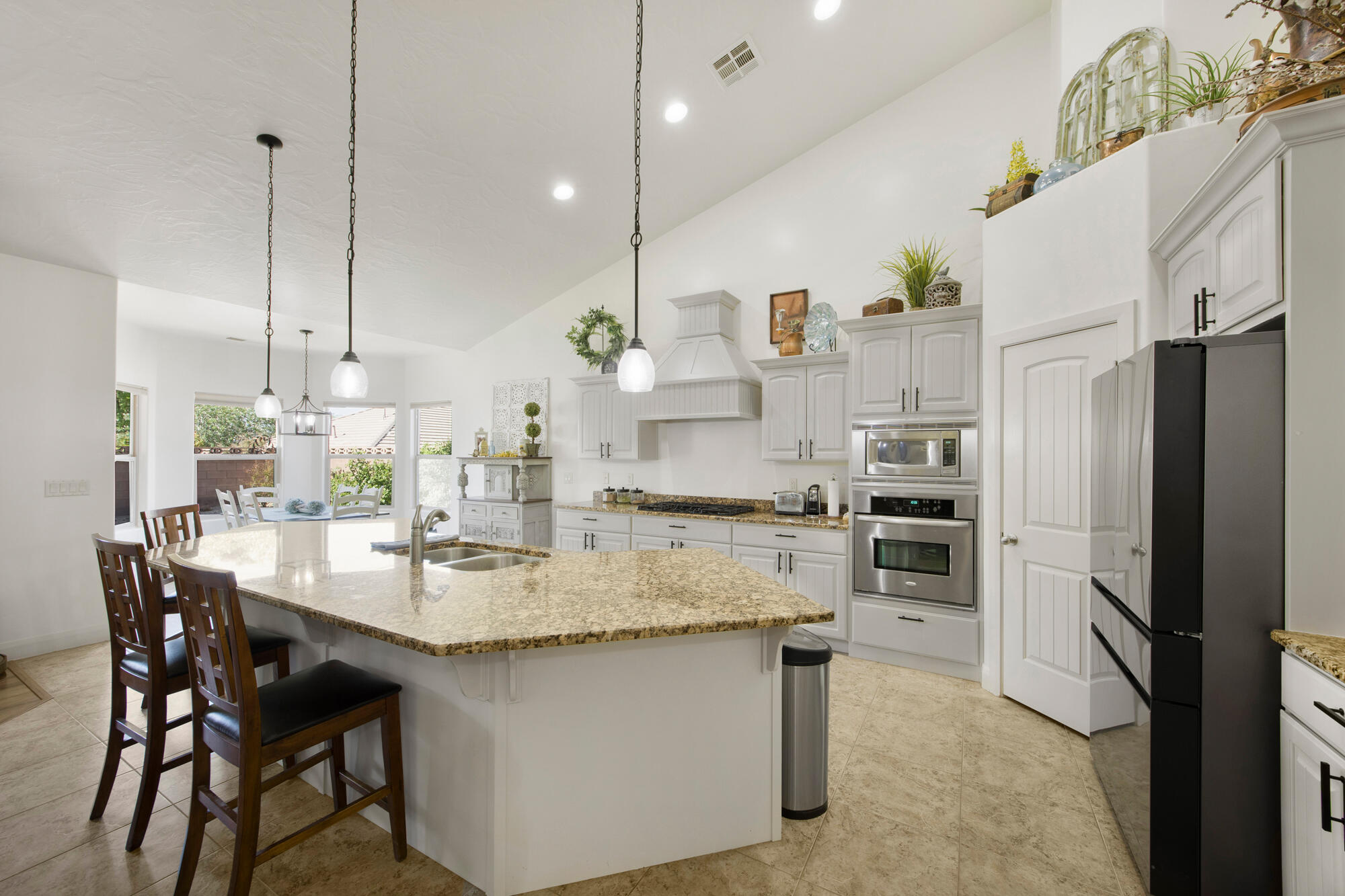 HIGH CHAPARRAL AT THE WASHINGTON BENCH - Residential