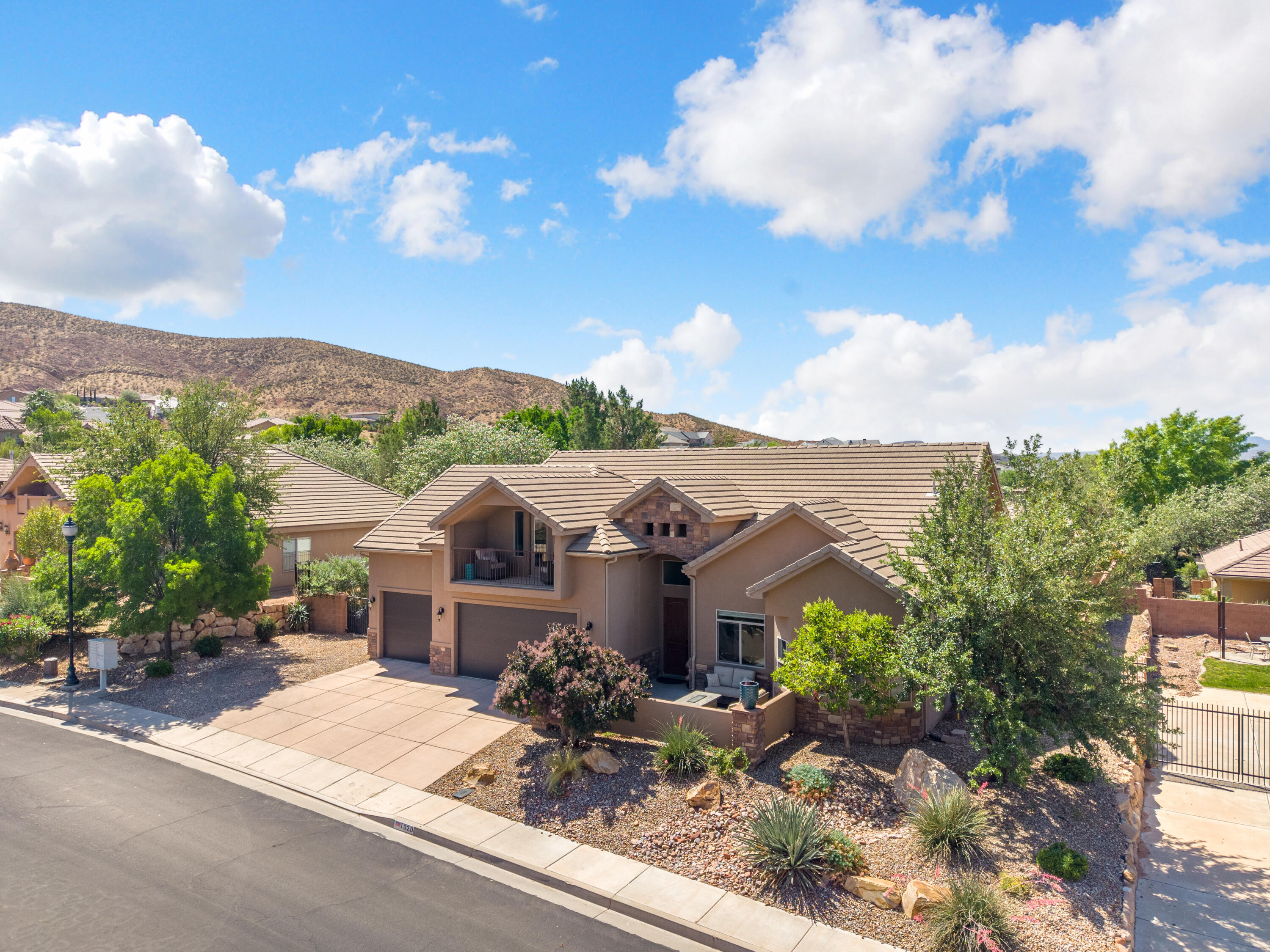 HIGH CHAPARRAL AT THE WASHINGTON BENCH - Residential