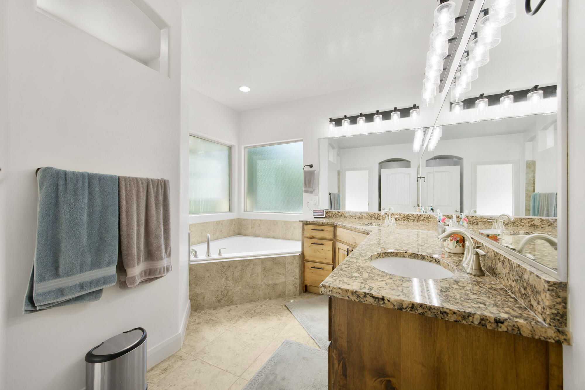 HIGH CHAPARRAL AT THE WASHINGTON BENCH - Residential