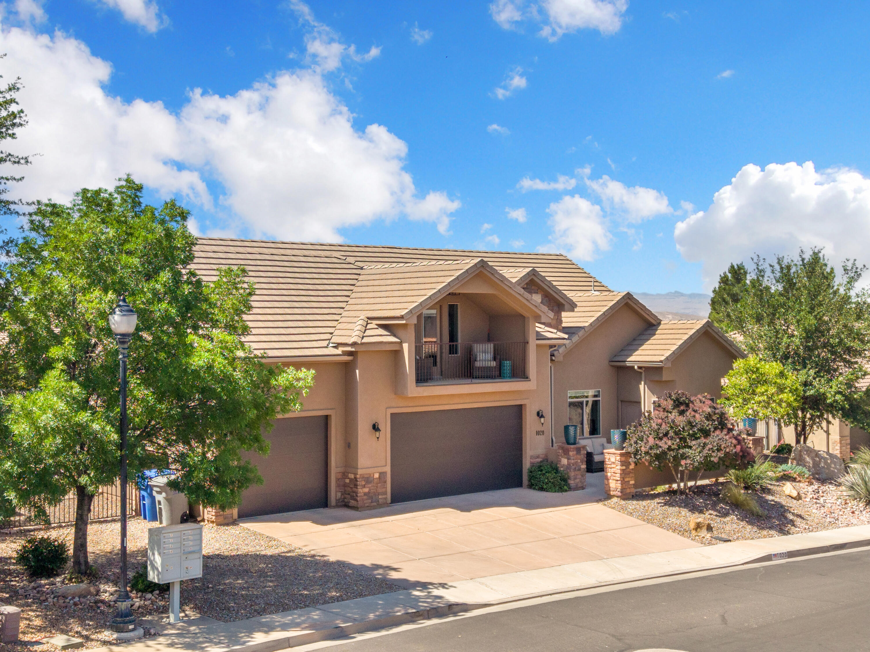 HIGH CHAPARRAL AT THE WASHINGTON BENCH - Residential