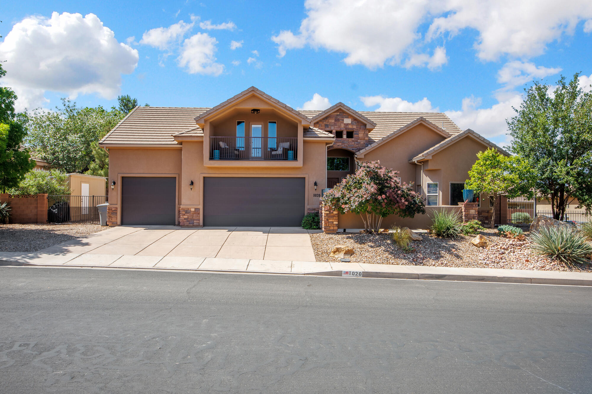 HIGH CHAPARRAL AT THE WASHINGTON BENCH - Residential