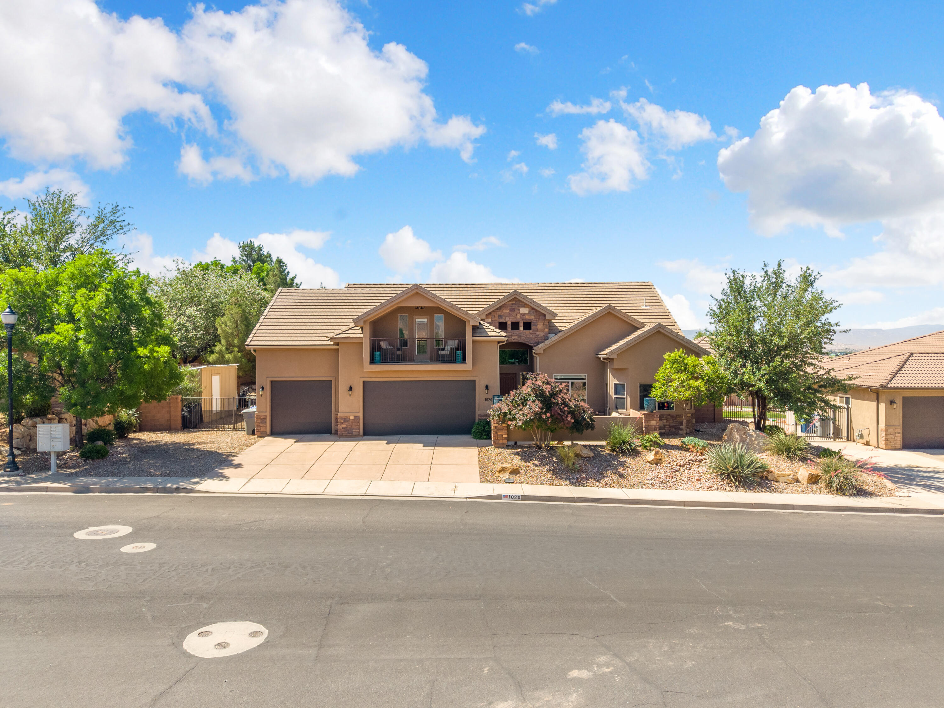 HIGH CHAPARRAL AT THE WASHINGTON BENCH - Residential