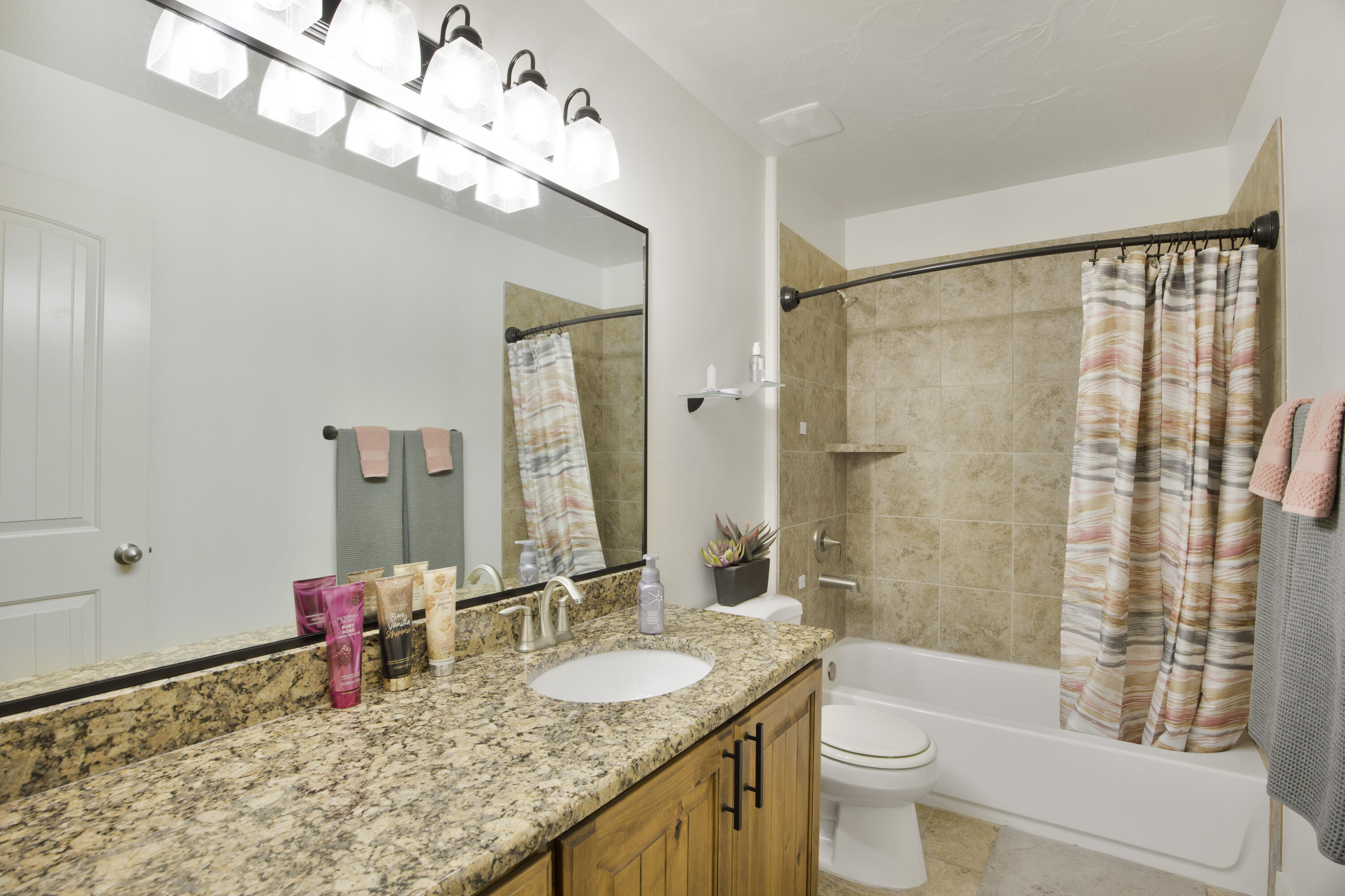 HIGH CHAPARRAL AT THE WASHINGTON BENCH - Residential