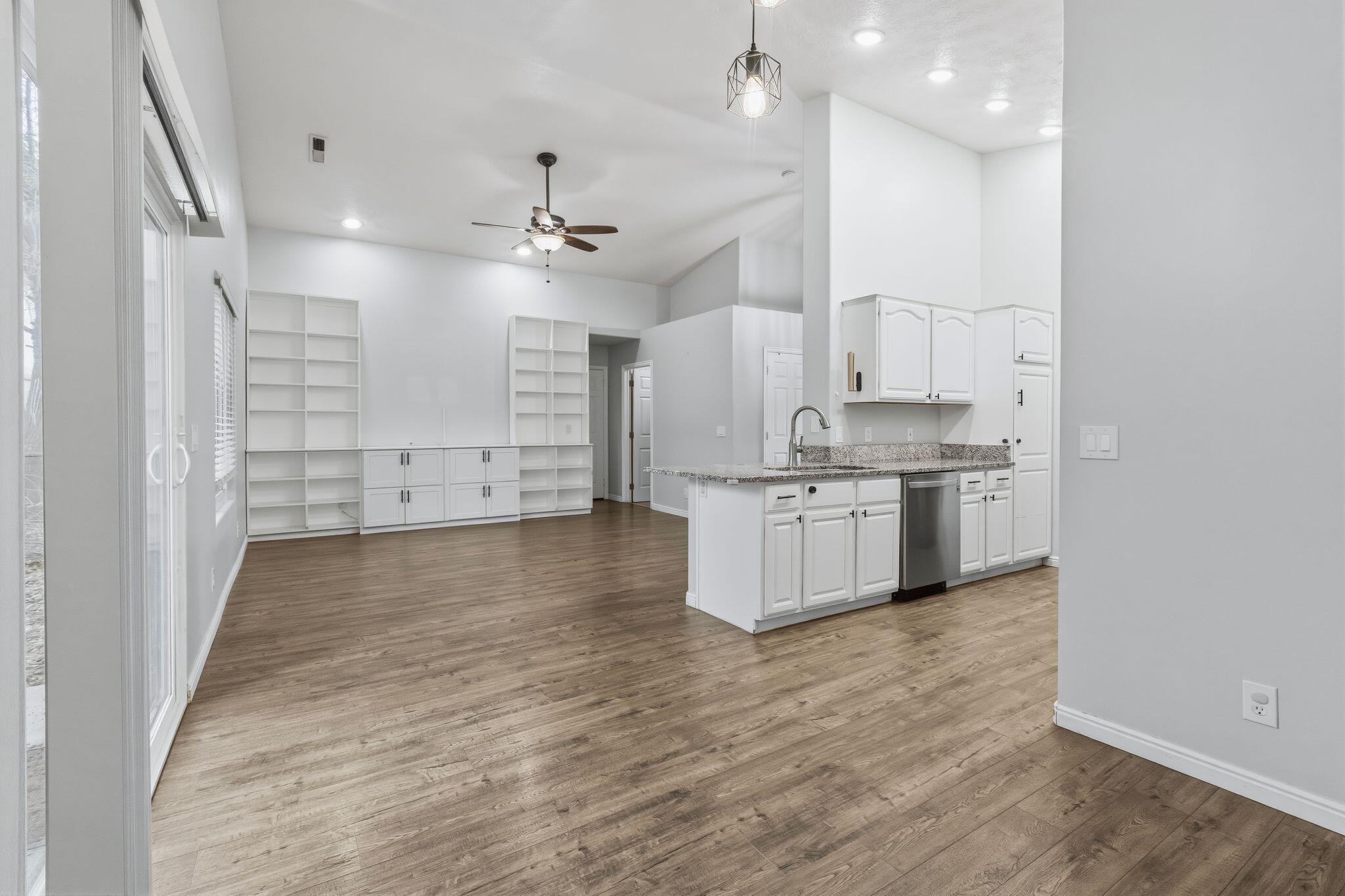 STONE POINT PATIO HOMES - Residential