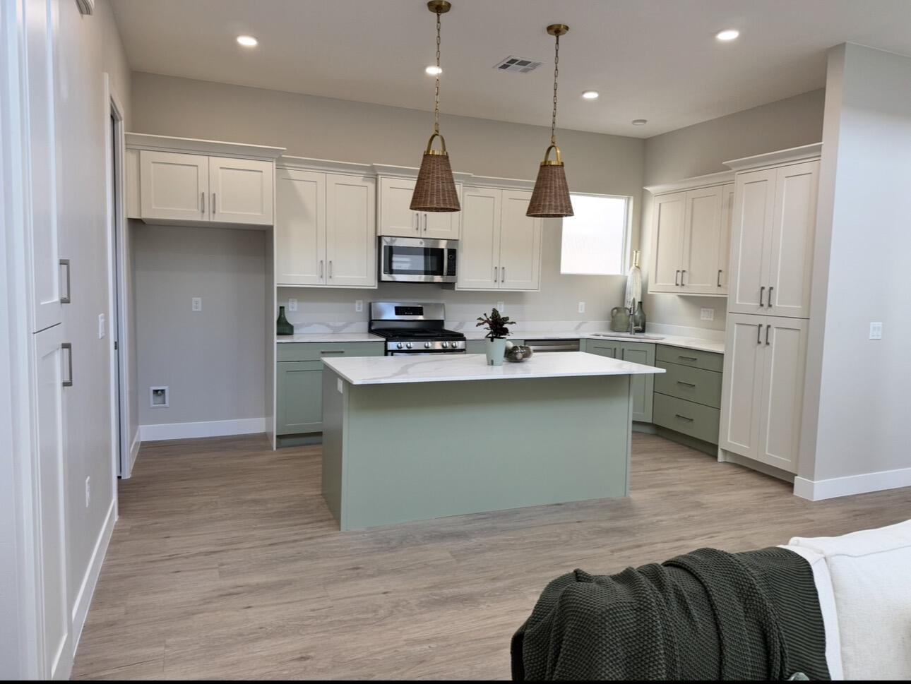 EAGLE POINTE - Residential