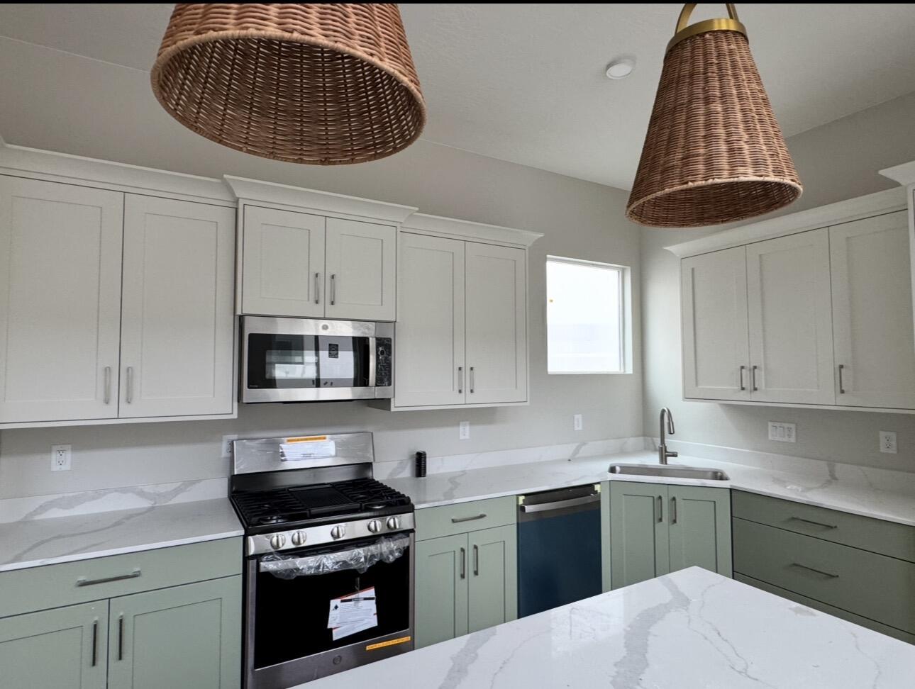 EAGLE POINTE - Residential