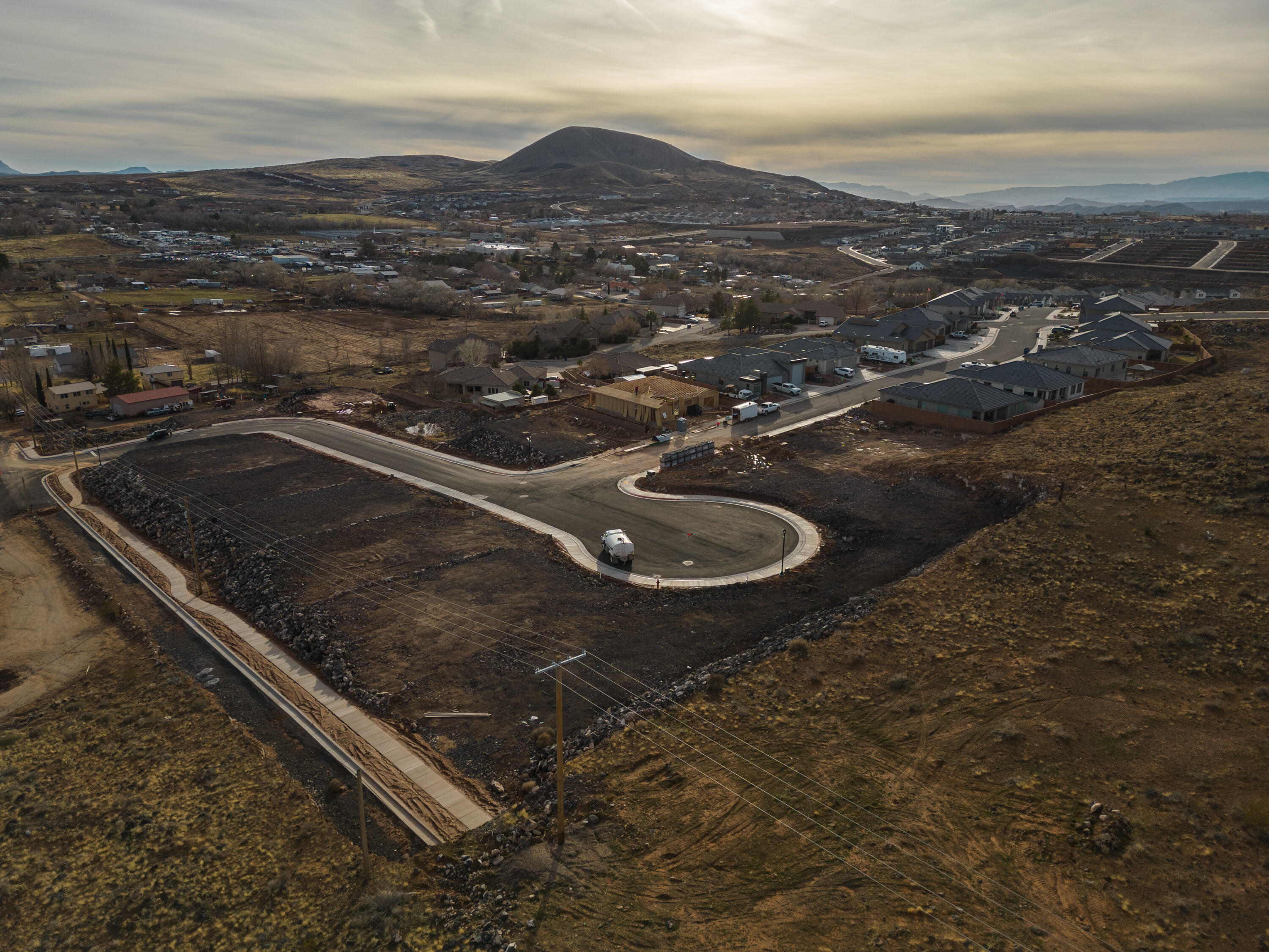 PAINTED SANDS - Land