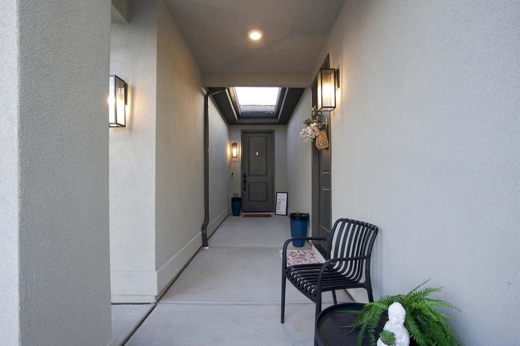 Photo of 357 N Firerock Way, Hurricane, UT 84737 (MLS # 26-275136)