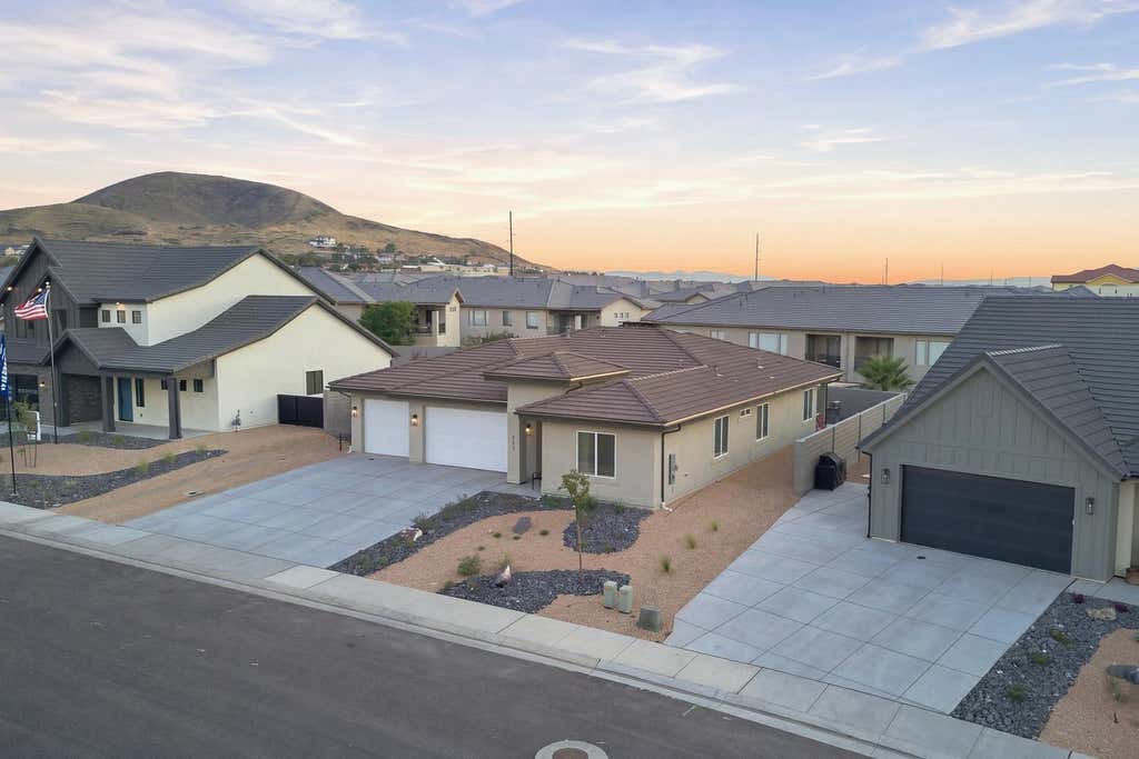 Photo of 357 N Firerock Way, Hurricane, UT 84737 (MLS # 26-275136)