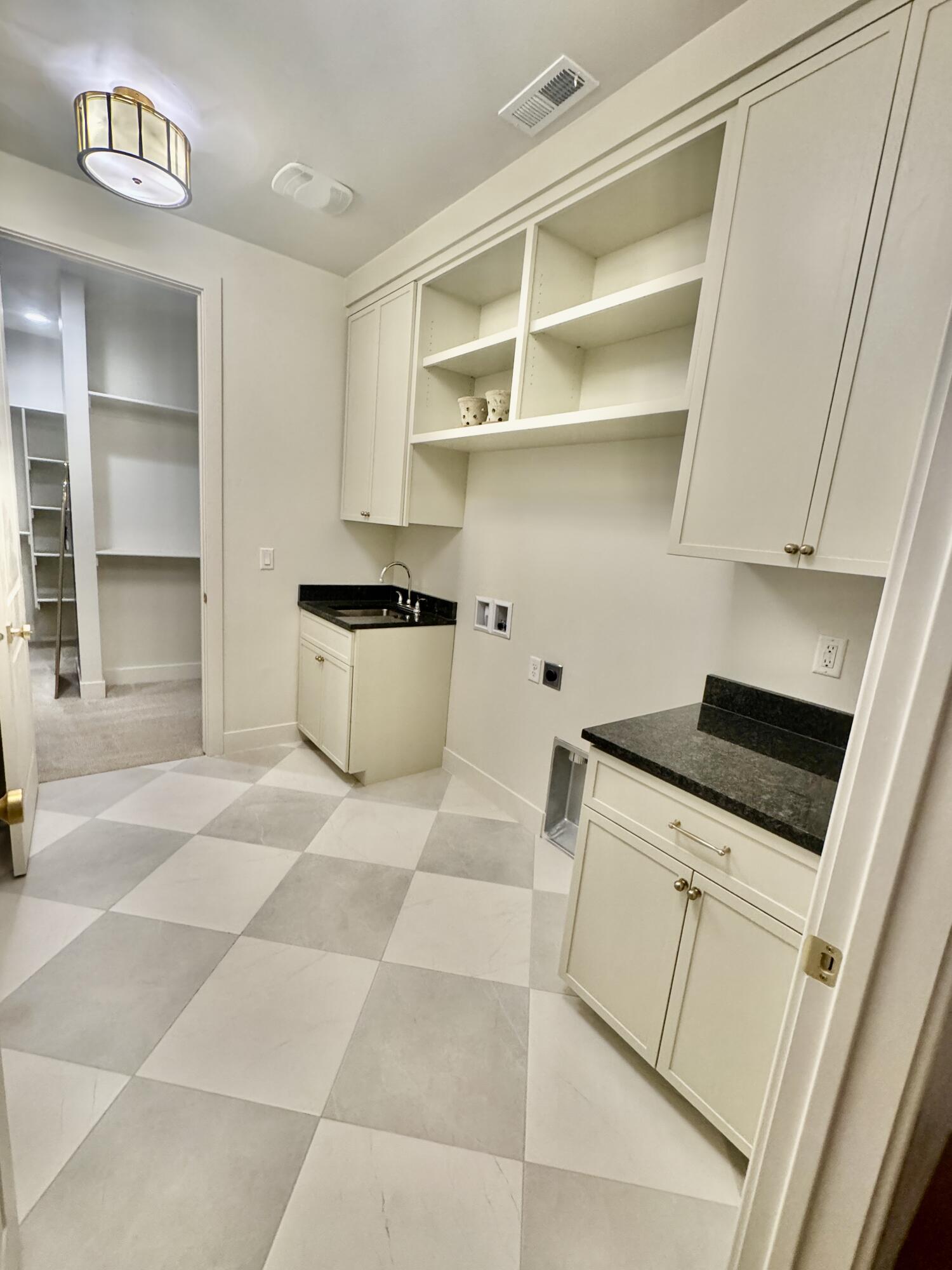 BLOOMINGTON HILLS - Residential