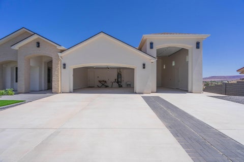 Tiny photo for 3043 S SWEETGUM CIR, Saint George, UT 84790 (MLS # 26-269334)