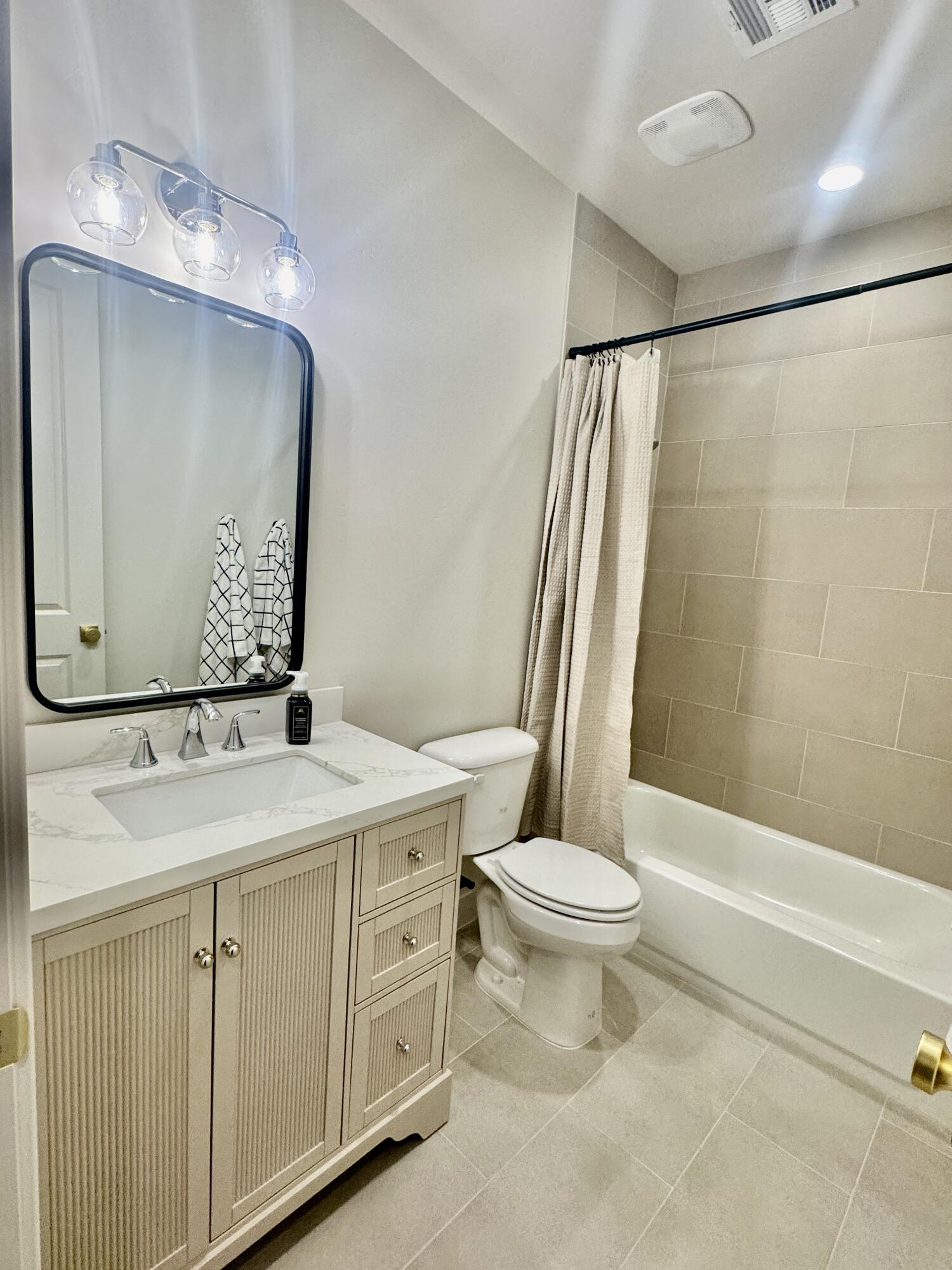 BLOOMINGTON HILLS - Residential