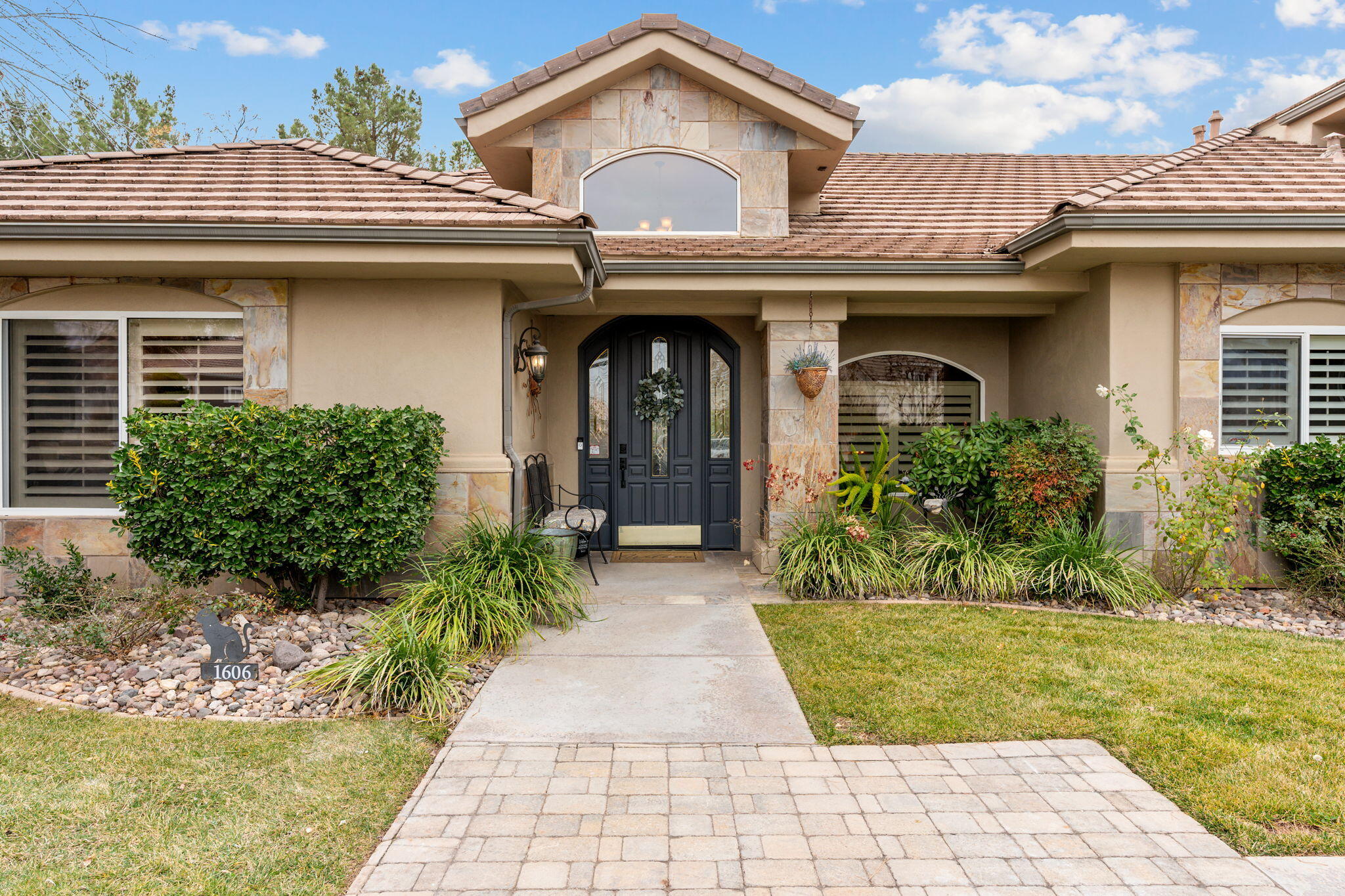 BOULDERS - Residential