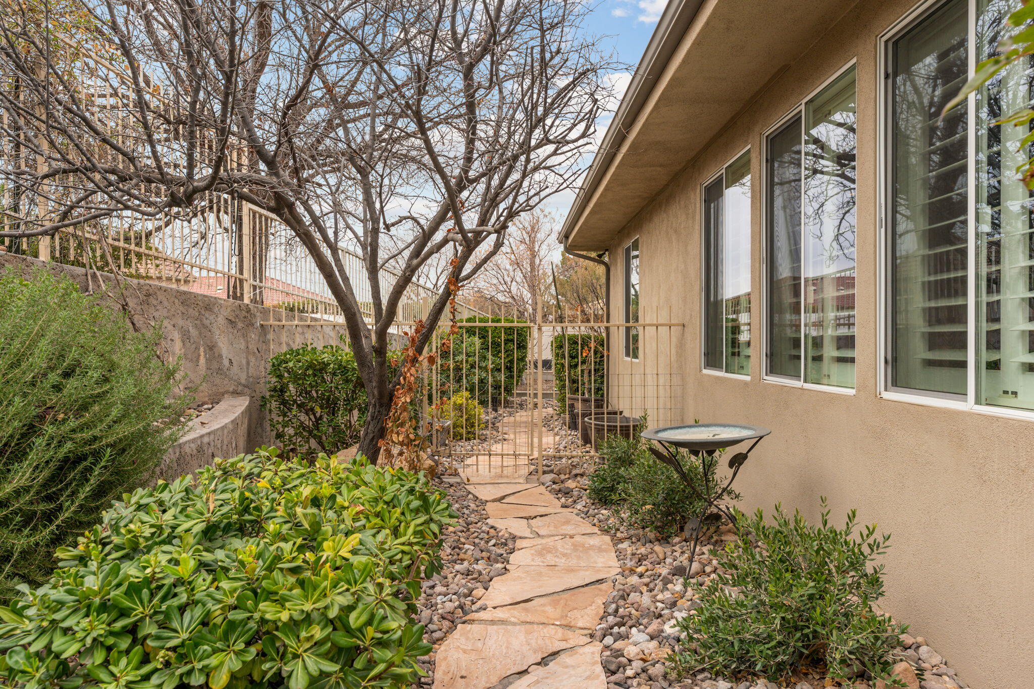BOULDERS - Residential