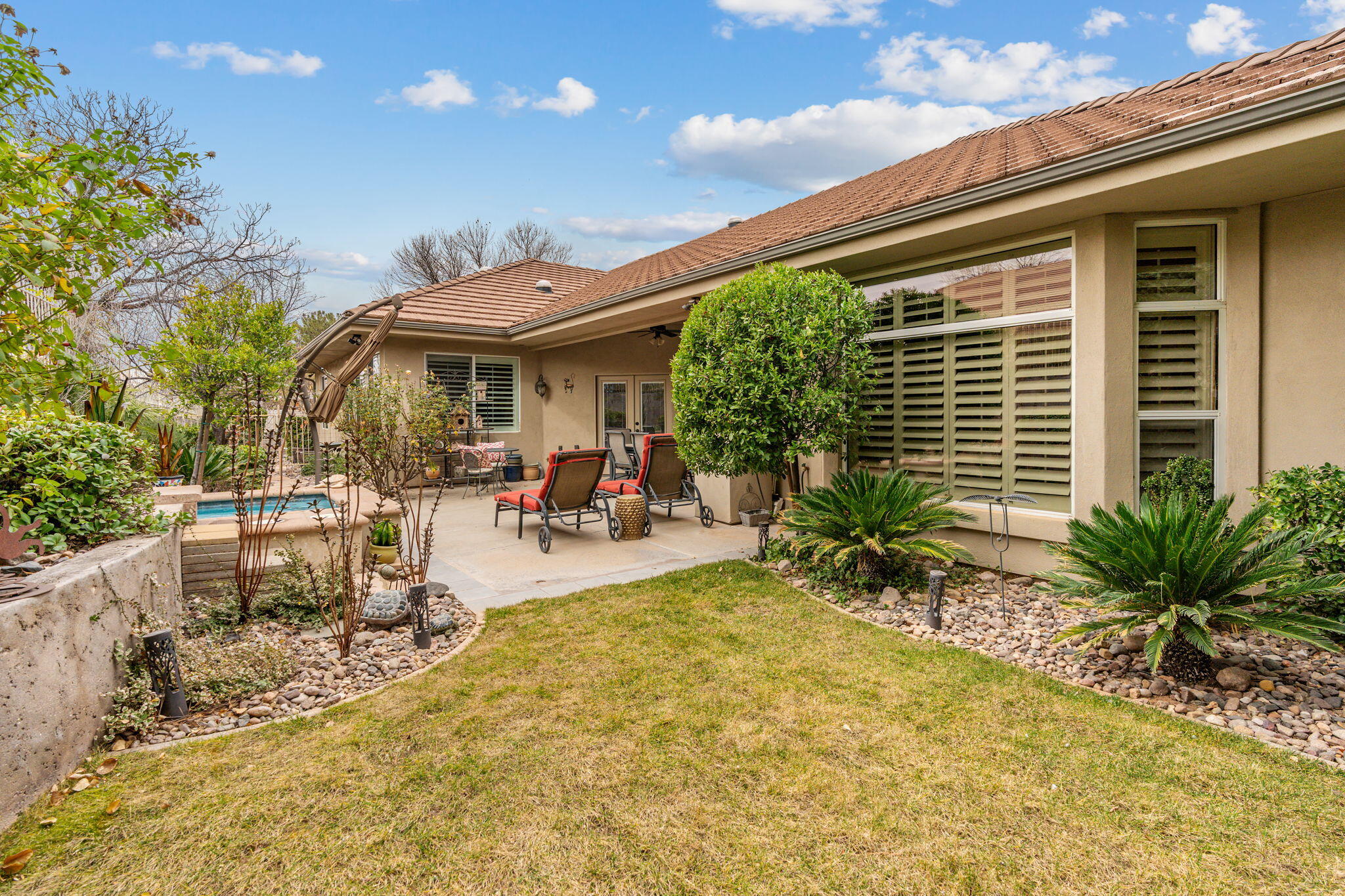 BOULDERS - Residential