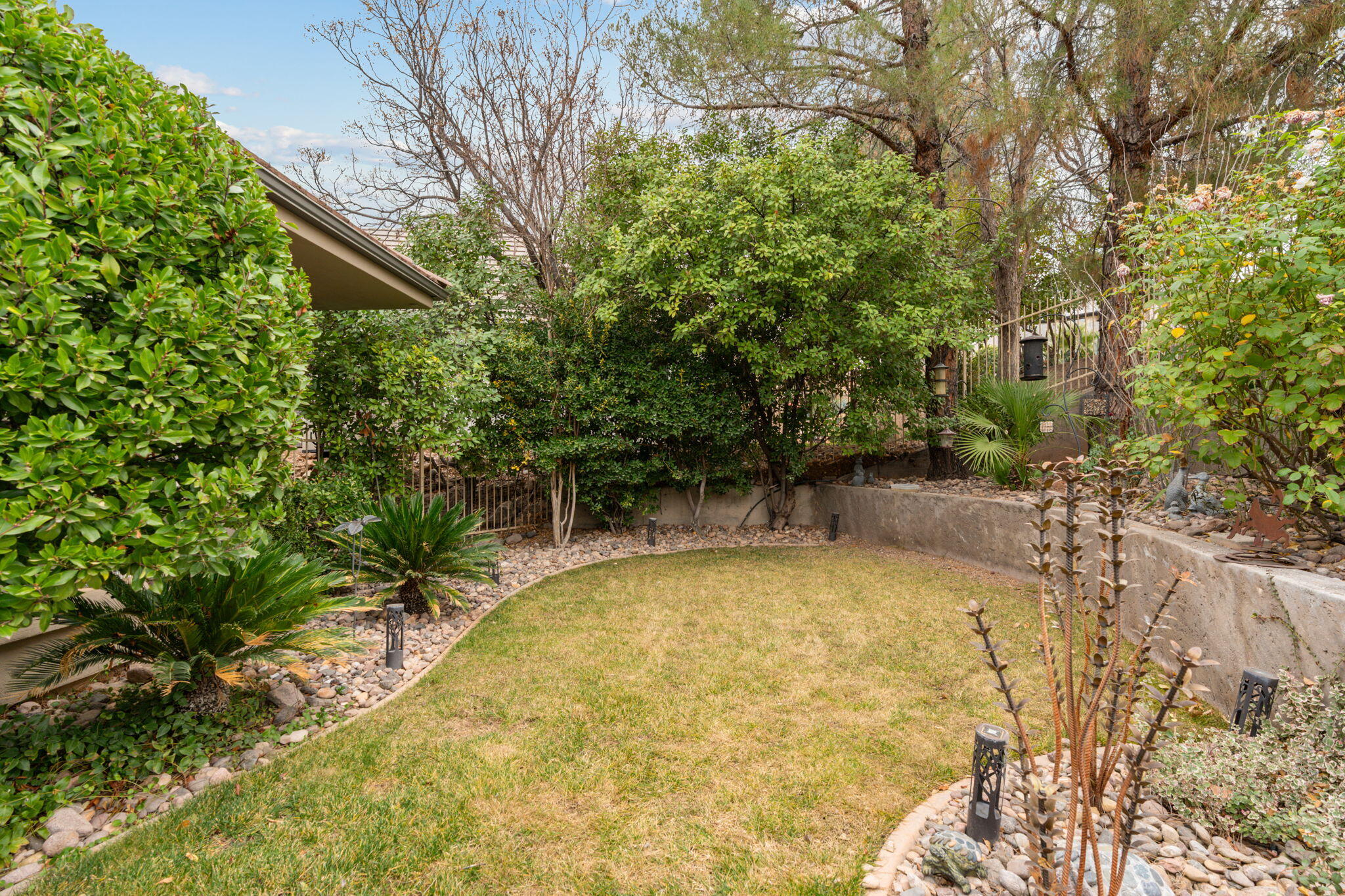 BOULDERS - Residential