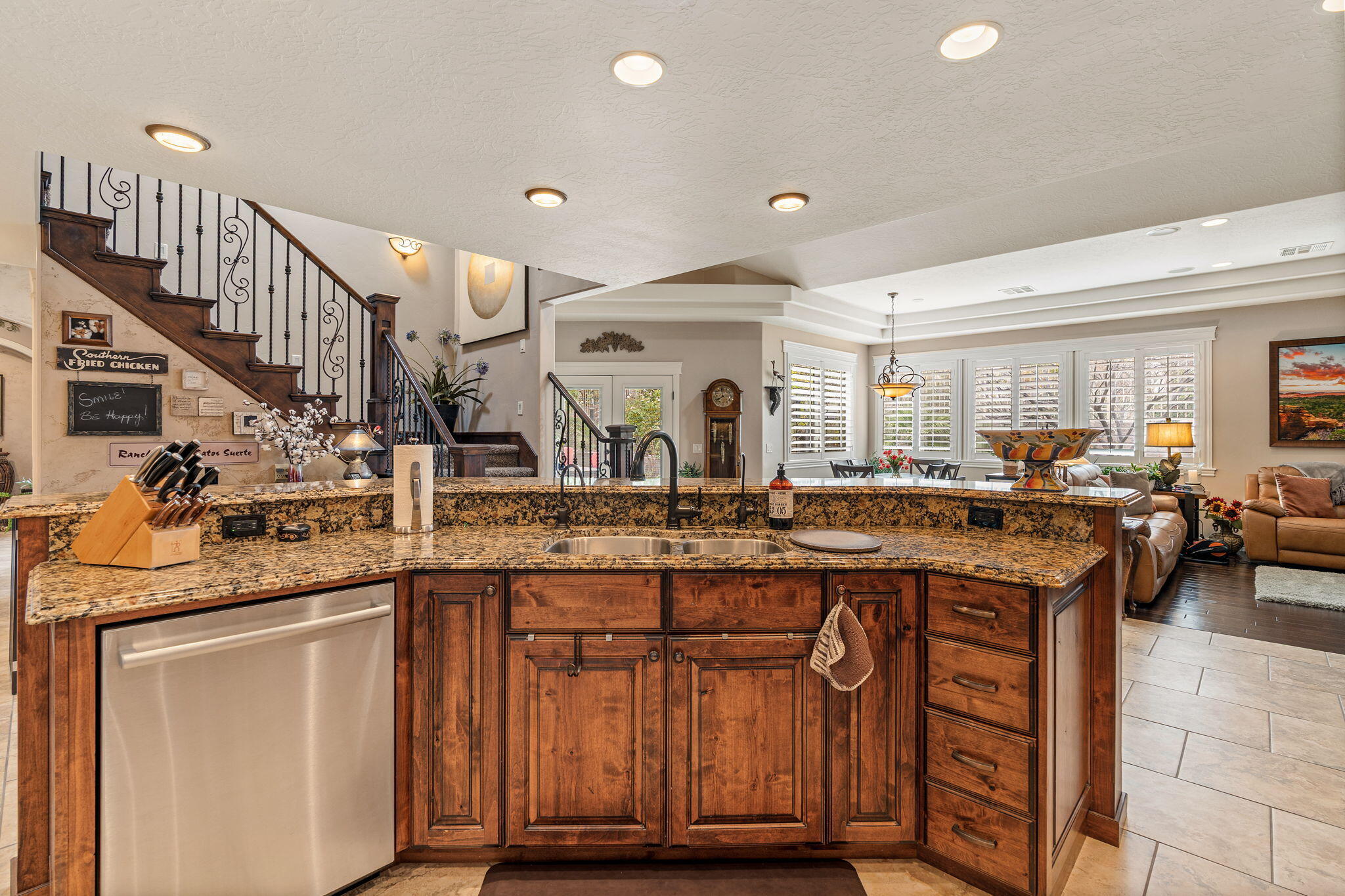 BOULDERS - Residential