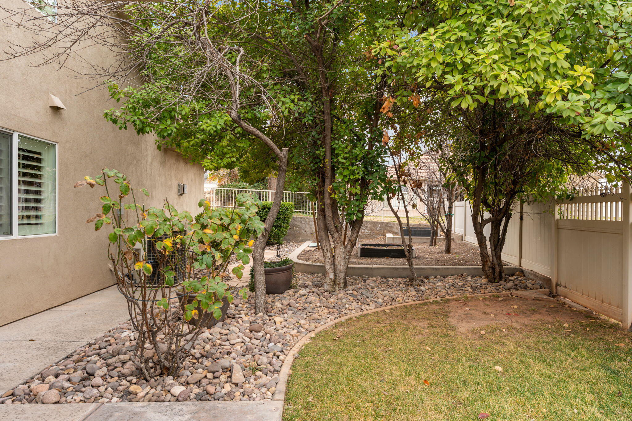 BOULDERS - Residential