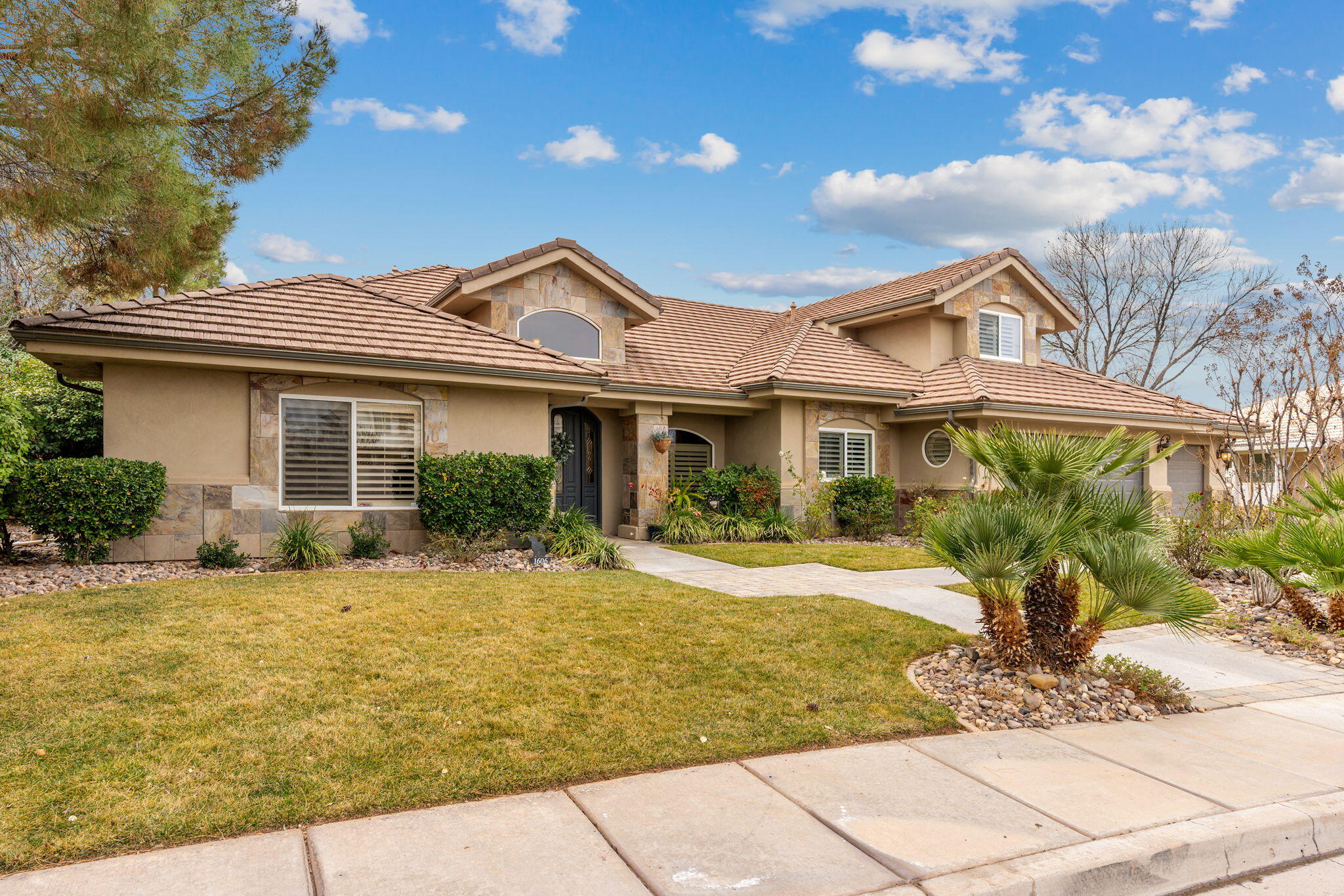 BOULDERS - Residential