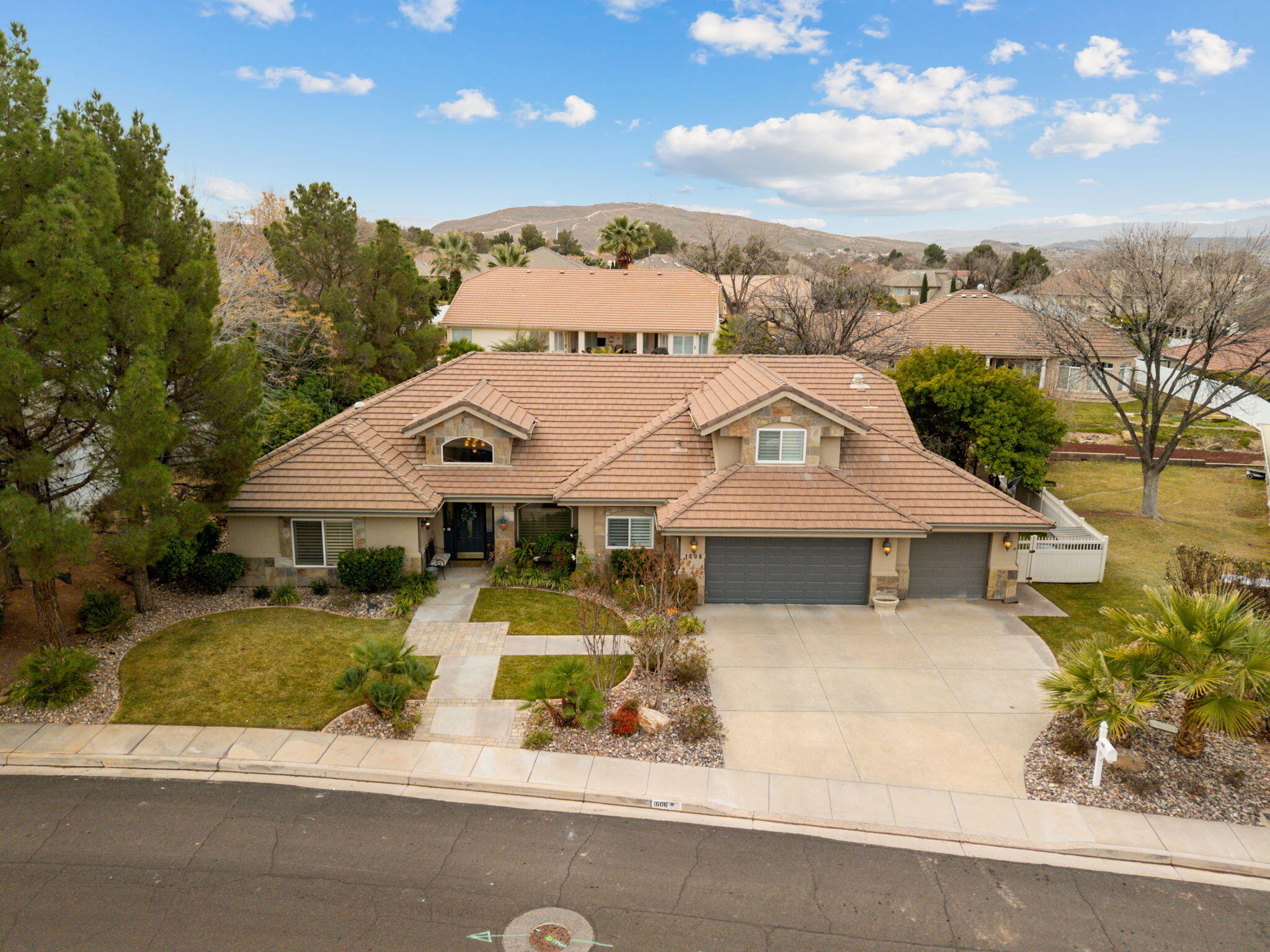 BOULDERS - Residential