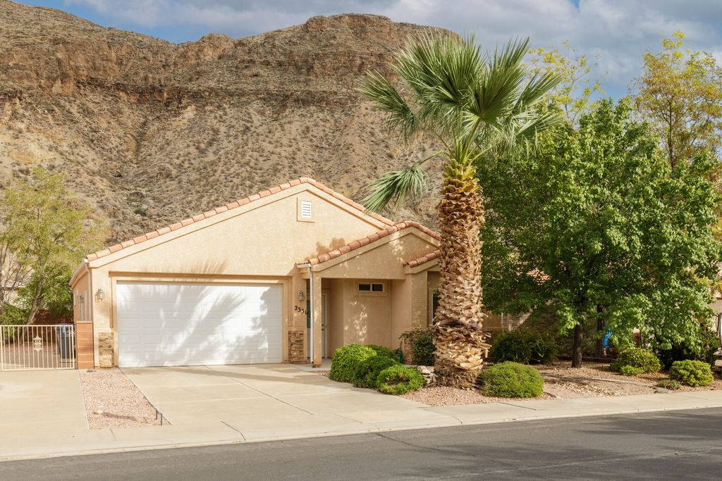 Photo of 2331 S 675 W, Hurricane, UT 84737 (MLS # 25-266259)
