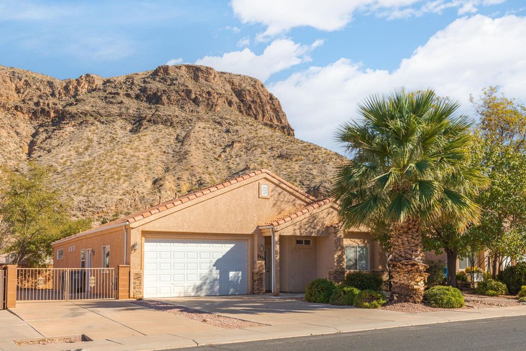 Photo of 2331 S 675 W, Hurricane, UT 84737 (MLS # 25-266259)