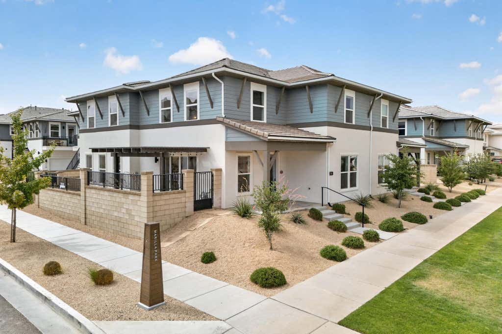 Photo of 778 W Periwinkle LN, Saint George, UT 84790 (MLS # 26-275162)