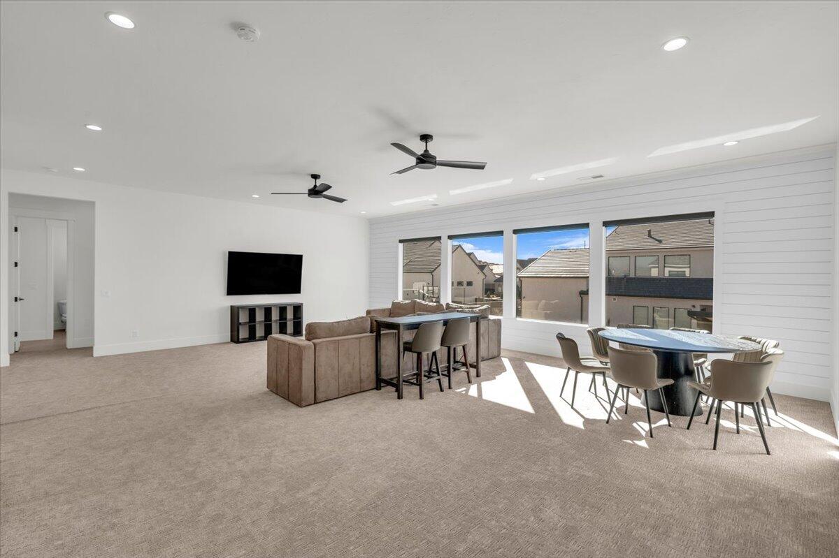 TONAQUINT COVE - Residential