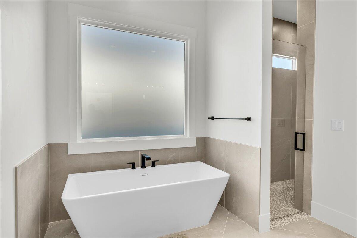 TONAQUINT COVE - Residential