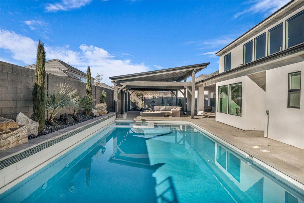 TONAQUINT COVE - Residential