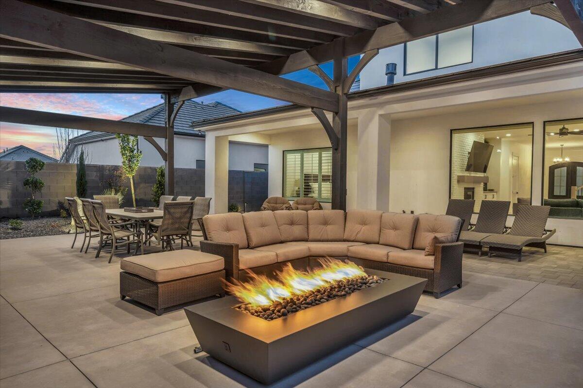 TONAQUINT COVE - Residential