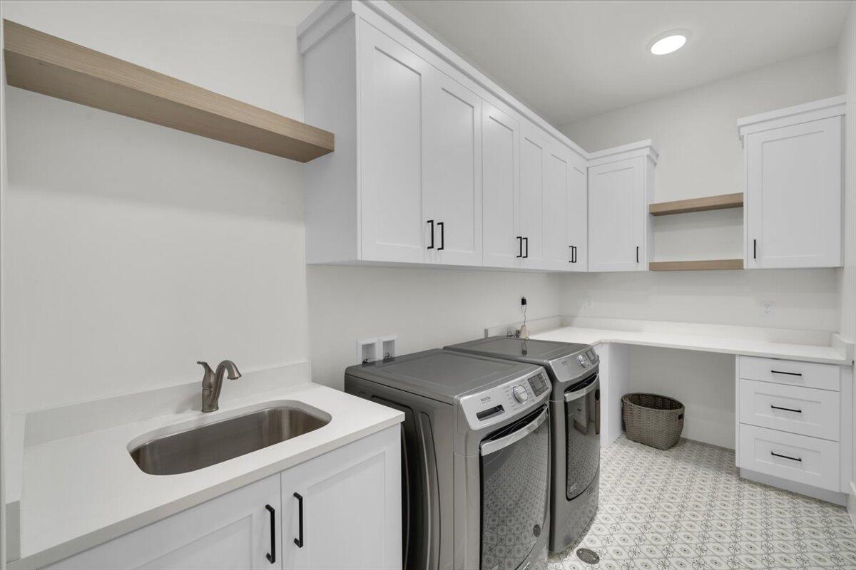 TONAQUINT COVE - Residential