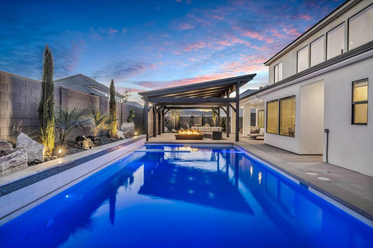 TONAQUINT COVE - Residential