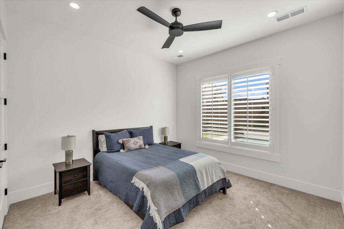 TONAQUINT COVE - Residential