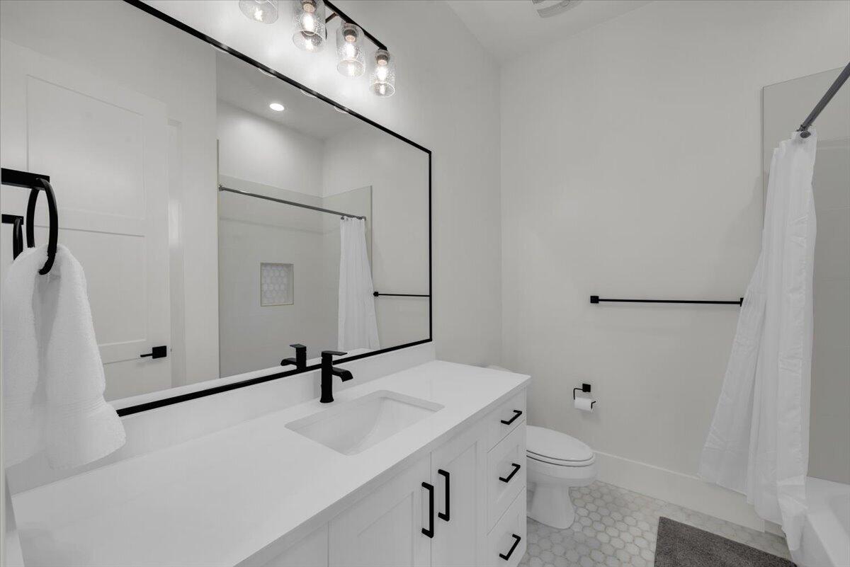 TONAQUINT COVE - Residential