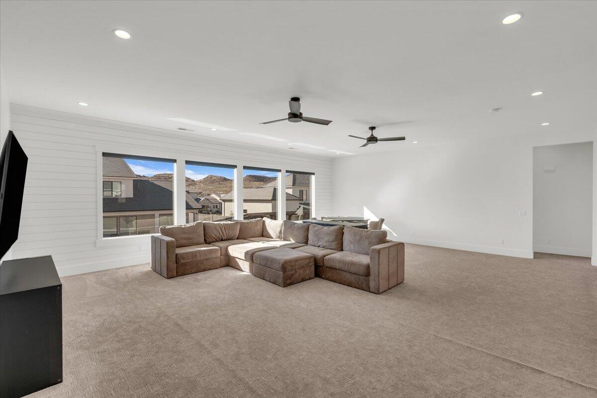 TONAQUINT COVE - Residential