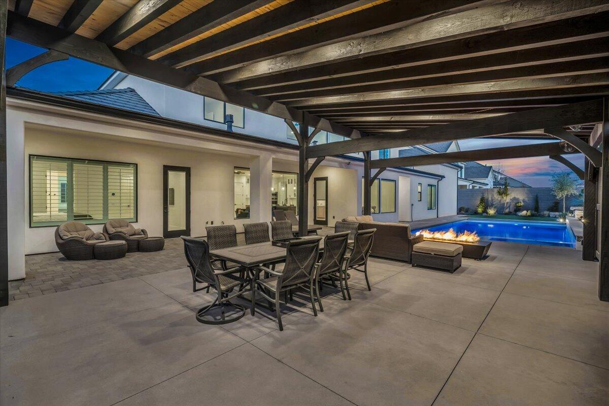 TONAQUINT COVE - Residential