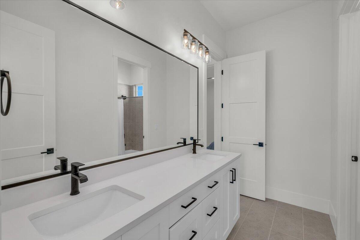 TONAQUINT COVE - Residential