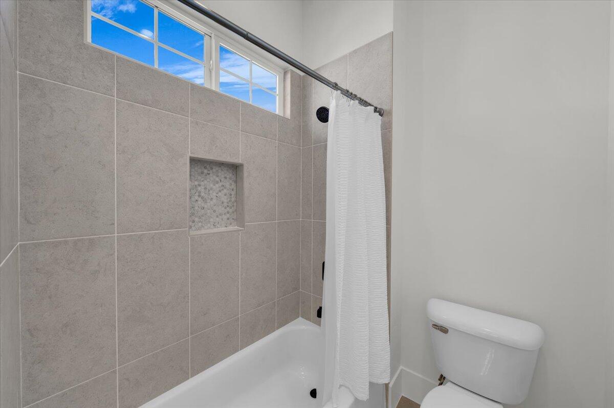 TONAQUINT COVE - Residential